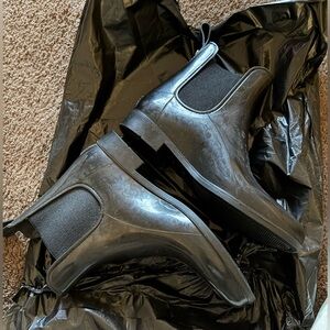 Black Chelsea Rain Boots - Sleek Waterproof Ankle Boot